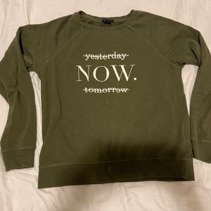 Women’s green crew neck sweatshirt